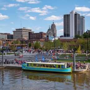 Img promenade park canal boat skyline edit 4c15cc86 6122 4174 b148 5ed46c5439e2
